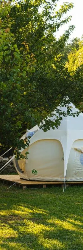 Vrelo Glamping，位于Mandići的酒店