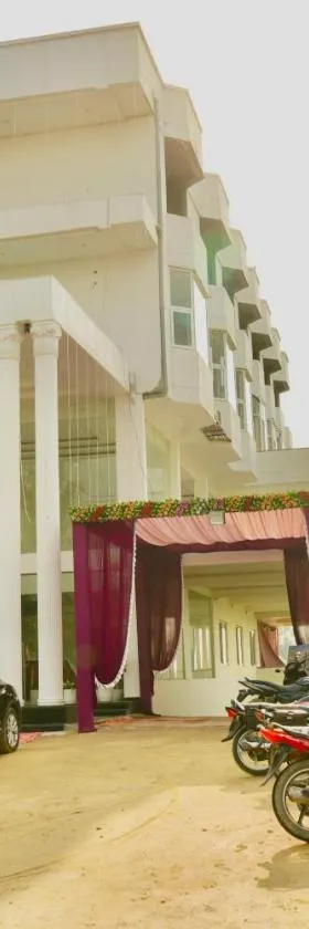 Hotel JMS Grand，位于Jaunpur的酒店