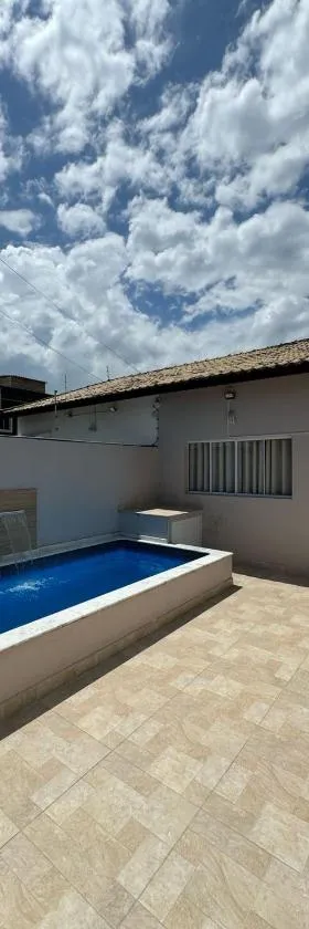 Casa em Itanhaém com Piscina e Ar condicionado à 900 Metros da Praia，位于伊塔尼亚恩的酒店