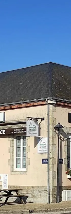Hôtel de la Place，位于Germigny-des-Prés的酒店