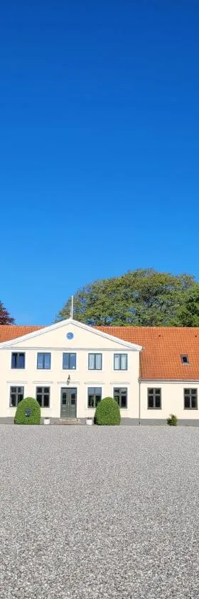 Privat lejlighed på landejendommen Frederiks-Eg，位于Herlufmagle的酒店