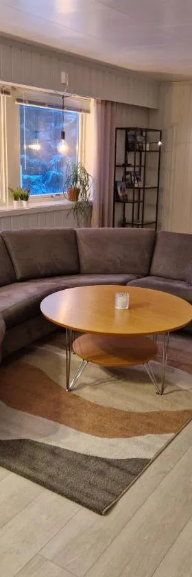 Koselig leilighet i tur-eventyret Tromsø，位于Kvaløya的酒店
