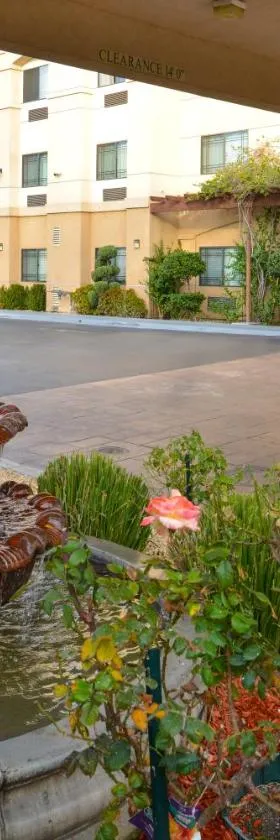 Citrus Suites Redlands Loma Linda Hotel，位于雷德兰兹的酒店