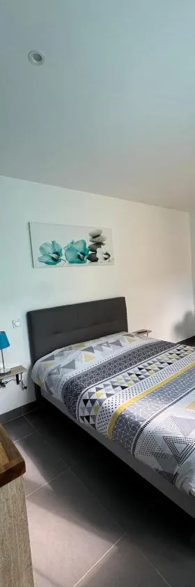 Chambre d'hôte，位于屈屈尼昂的酒店