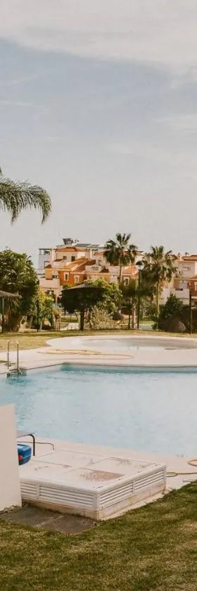 Bonito piso junto a campo de golf mar y montaña，位于林孔-德拉维多利亚的酒店