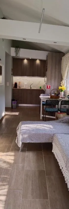 Io's Guest House，位于奥弗里安的酒店