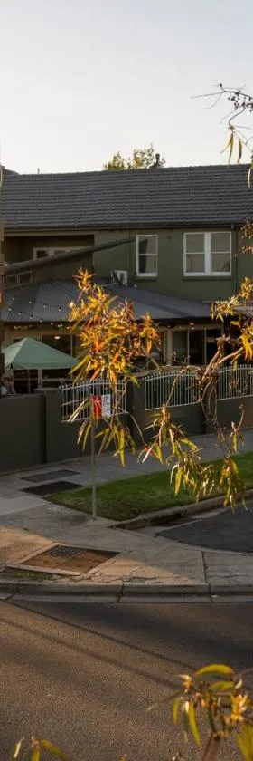 Northside Hotel Albury，位于Lavington的酒店