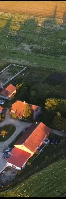 Apartamenty Folwark Malinowy Chruśniak，位于Bisztynek的酒店