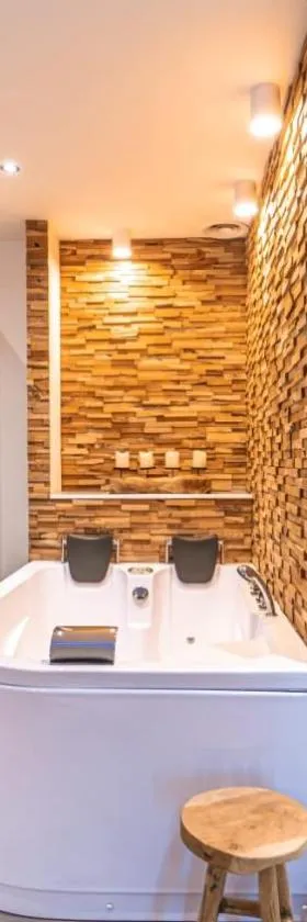 Wood 47 spa，位于Précy-sur-Oise的酒店