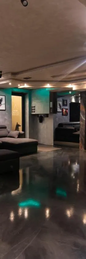 ZEVS APARTMENT BELGRADE，位于Bežanija的酒店