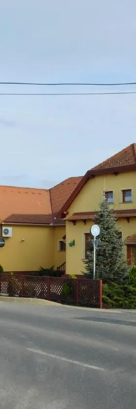 Berki Vendéglő és Hotel，位于克尔门德的酒店