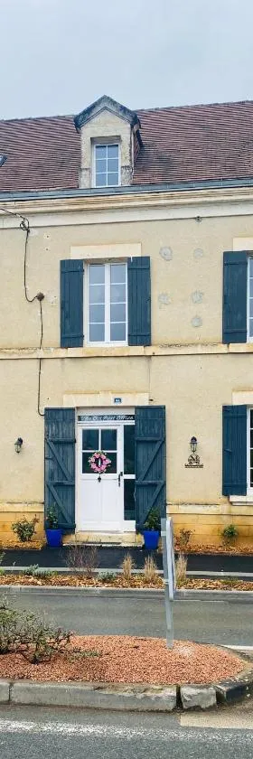 Ancien Relais de Poste The Old Post Office，位于Saint-Martial-dʼAlbarède的酒店
