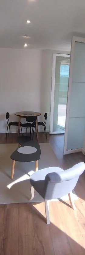 Appartement moderne avec cour extérieure Villemomble F3 59m2，位于维勒蒙布勒的酒店