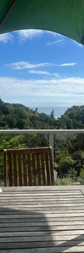 Palm Breeze Getaway 1of2-at the Waiheke Island Resort-Configured as ONE Double Bedroom IINOT resort ownedII，位于Waiheke Island的酒店