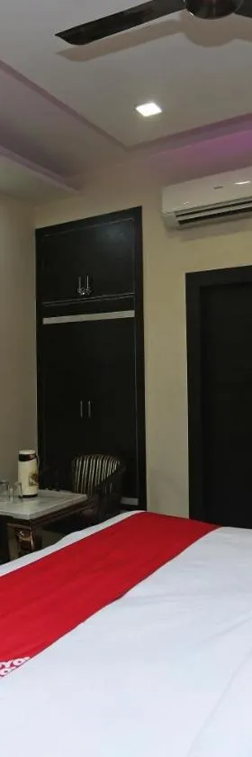 Hotel O Samrat，位于古尔冈的酒店