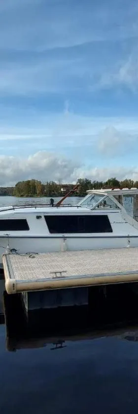 Bateau à quai lac des Settons，位于蒙特索克莱瑟通的酒店