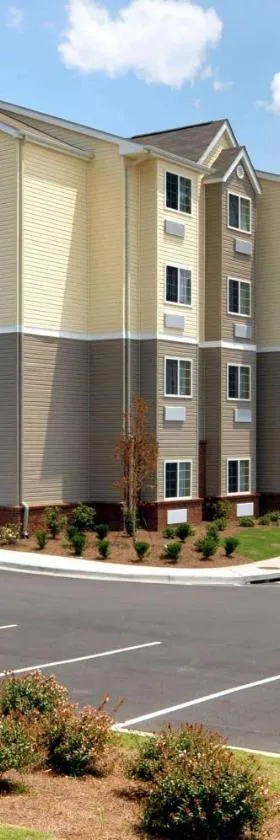 Microtel Inn & Suites by Wyndham Columbus Near Fort Moore，位于哥伦布的酒店
