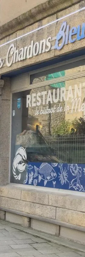Logis Hôtel Les Chardons Bleus RESTAURANT LE BISTROT DE LA MER，位于罗斯科夫的酒店