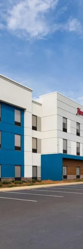 多森希尔顿恒庭旅馆&套房酒店，位于多森的酒店