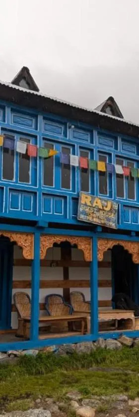 Raj guest House，位于Chitkul的酒店