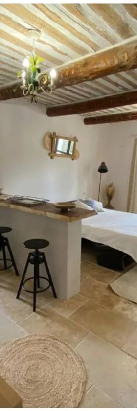 Studio Mas de Papé Verquieres Saint Rémy de Provence，位于Verquières的酒店