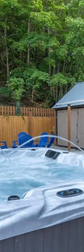 Close to Hiawatha Tr and Biking with HOT TUB，位于华莱士的酒店