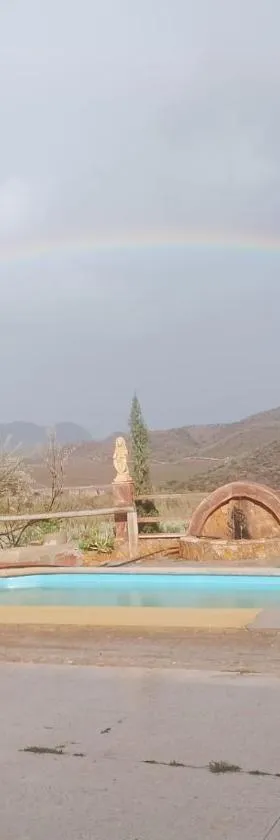 CORTIJO Rural MOLINO EL TARAHAL con piscina y zonas compartidas，位于El Tarahal的酒店