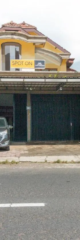 SPOT ON 2689 Safira Family Residence Syariah，位于拉旺的酒店
