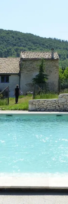 Chambre d'hôte dans ferme provençale，位于Banon的酒店