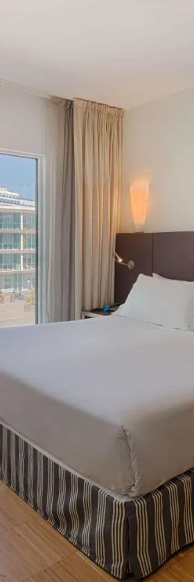 NH萨沃纳达瑟纳酒店，位于萨沃纳的酒店