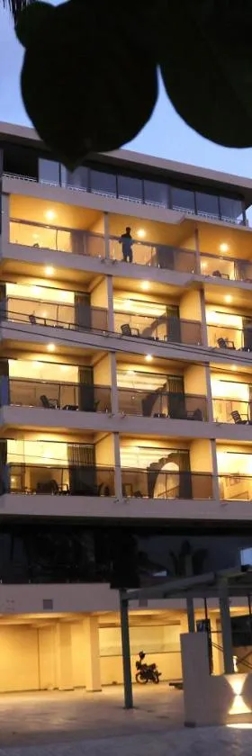 Palm Breeze Beach Resort，位于门格洛尔的酒店