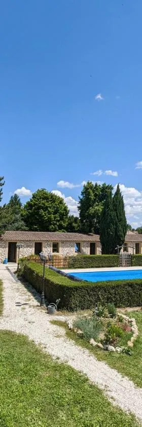 La Bottellie - Gîtes & chambres d'hôtes entre Cévennes et Camargue，位于Saint-Géniès-de-Malgoirès的酒店