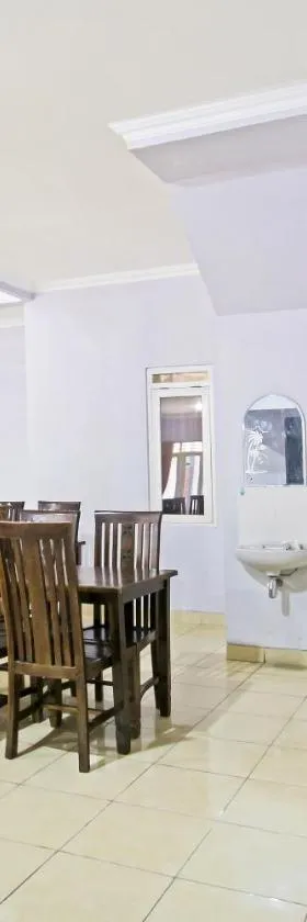 Super OYO 91315 Homestay Al Maidah，位于斯勒曼的酒店