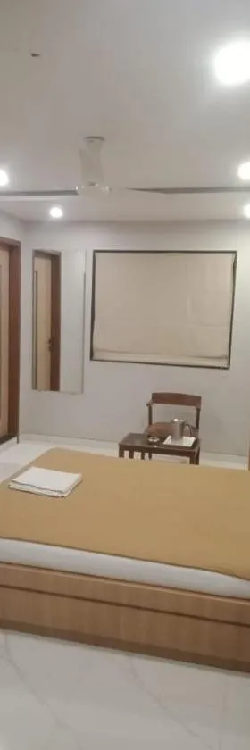 Hotel Tirupati Residency Surat，位于苏拉特的酒店