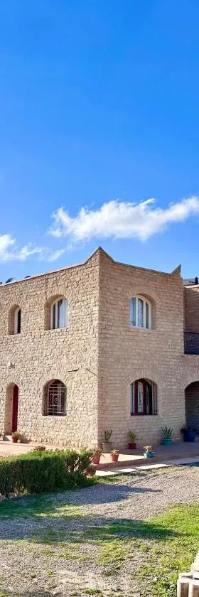 QUIET OASIS Luxury Stone Villa with Panoramic Views near Essaouira，位于索维拉的酒店