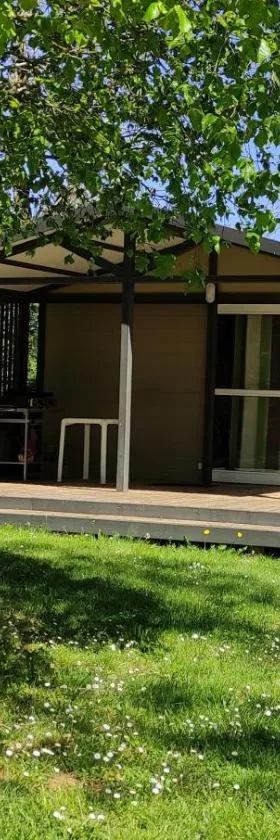 Camping Au Tour de l'Aveyron，位于洛斯彼特勒特杜拉兹的酒店