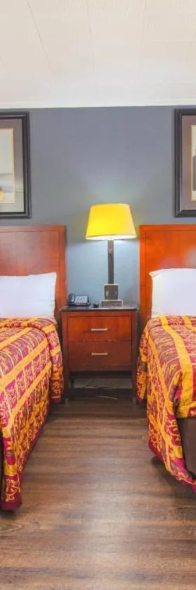 OYO Hotel McAlester OK S Main St，位于麦卡莱斯特的酒店