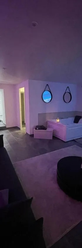 Cosy Home avec Spa - Prox airport, CNPE, Eurexpo，位于Pont-de-Chéruy的酒店