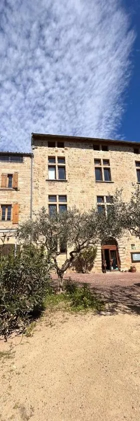 auberge des trois ami-es，位于维扎克的酒店