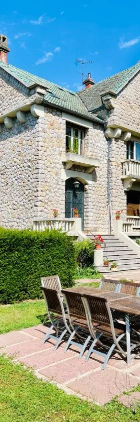 La Maison au toit vert，位于埃斯帕利翁的酒店