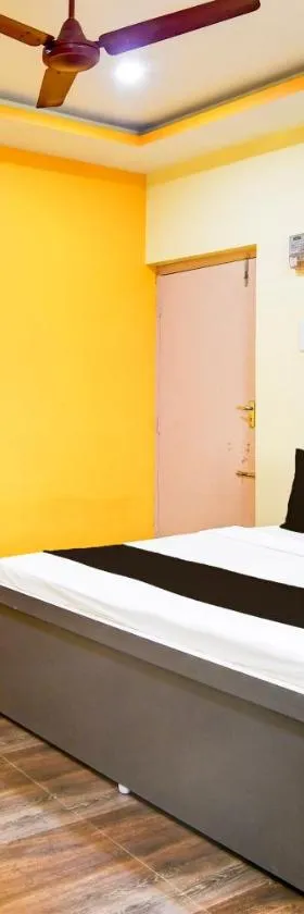 Super Hotel O Daspara Kolkata Formerly Laxmi Guest House，位于Jādabpur的酒店