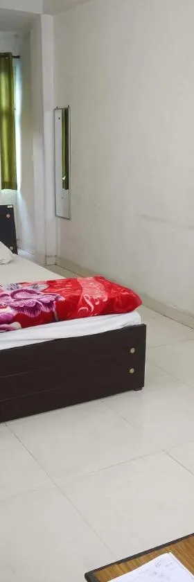Super Hotel O Couples Hotel，位于贾姆谢德布尔的酒店