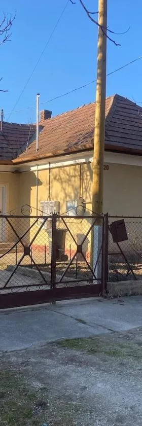 Kollar apartman，位于鲍洛通塞迈什的酒店