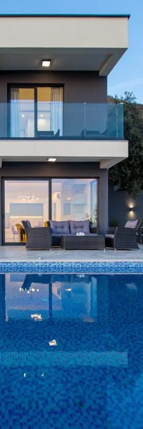 Villa Aurora Azure - Luxury Infinity Pool Resort，位于Katun的酒店