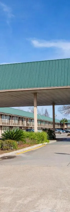 OYO Hotel Port Allen LA I-10 West，位于艾伦港的酒店