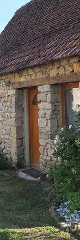 Le Chemin des sens，位于Azerat的酒店