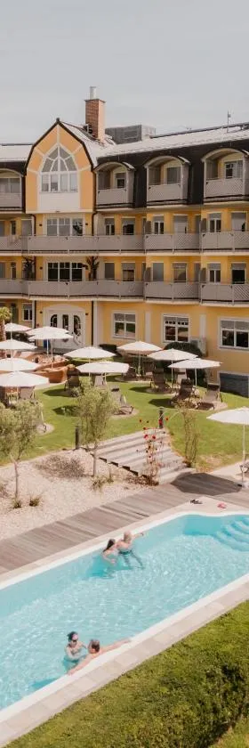 Maiers Kuschelhotel Loipersdorf Deluxe - ADULTS ONLY，位于菲尔斯滕费尔德附近洛伊佩尔斯多夫的酒店