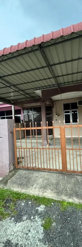 D Anggun Homestay，位于Kampung Gurun的酒店