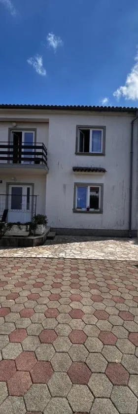 Apartments Ana Malinska island Krk，位于万塔西西的酒店