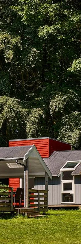 胡瑟德斯特朗露营小屋酒店，位于霍森斯的酒店